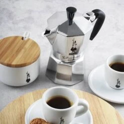 Bialetti Moka Express Espressokande -Køkkengrej Discountbutik 3990 01d5f7e3 adbb 48b4 aa27 f9c43258e2ac