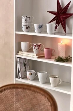 Royal Copenhagen Hvid Riflet Krus - 2 Stk. -Køkkengrej Discountbutik 3990 3564dacb 7e0d 48ba 9049 98824497318a 1