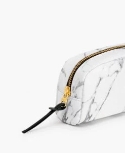 Wouf White Marble Toilettaske Lille -Køkkengrej Discountbutik 3990 55569874 1a47 4a67 bf40 46fc55d9b929