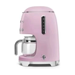 Smeg 50's Style Kaffemaskine DCF02PKEU -Køkkengrej Discountbutik 3990 660ed309 bfa4 4df9 a580 6754e1f4cac6