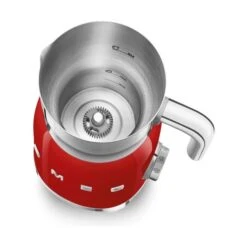 Smeg 50's Style Mælkeskummer MFF01RDEU 6 Smeg 50's Style Mælkeskummer MFF01RDEU -Køkkengrej Discountbutik 3990 8c7f3a1e 24df 44bd aea4 1e76d2225bae