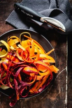 Microplane Gourmet Skrællekniv -Køkkengrej Discountbutik 3990 ecbc4915 ee51 414b 804a 4a9c1bb24602