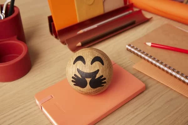 Spring Copenhagen Figur Emotion - Hug 4 Spring Copenhagen Figur Emotion - Hug - Billede 2